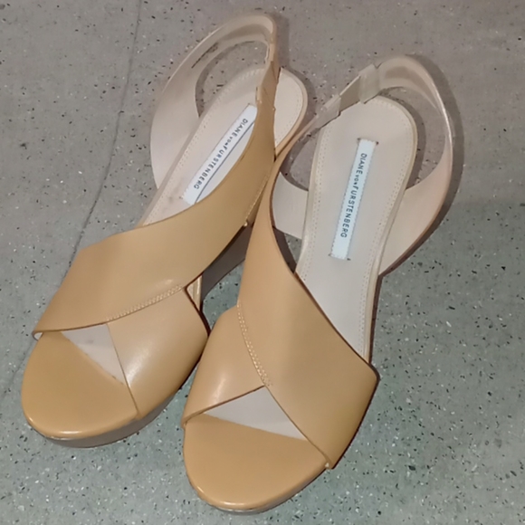 Meet your Posher, Bezos Boutique! - Picture 4 of 5